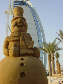 snow-man-from-sand-at-Burj-Al-Arab2